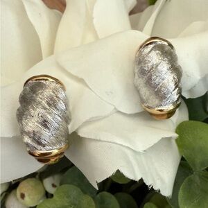 Christian Dior 18k gold plated vintage clip on earrings 1980’s EUC